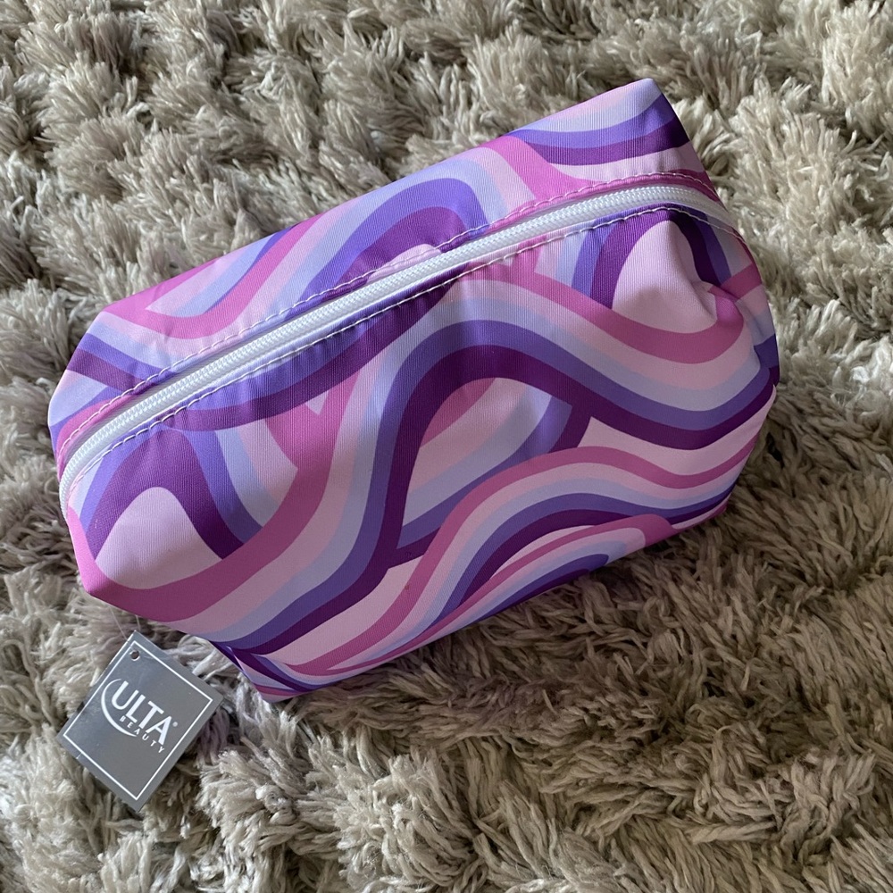 GROOVY COSMETIC BAG